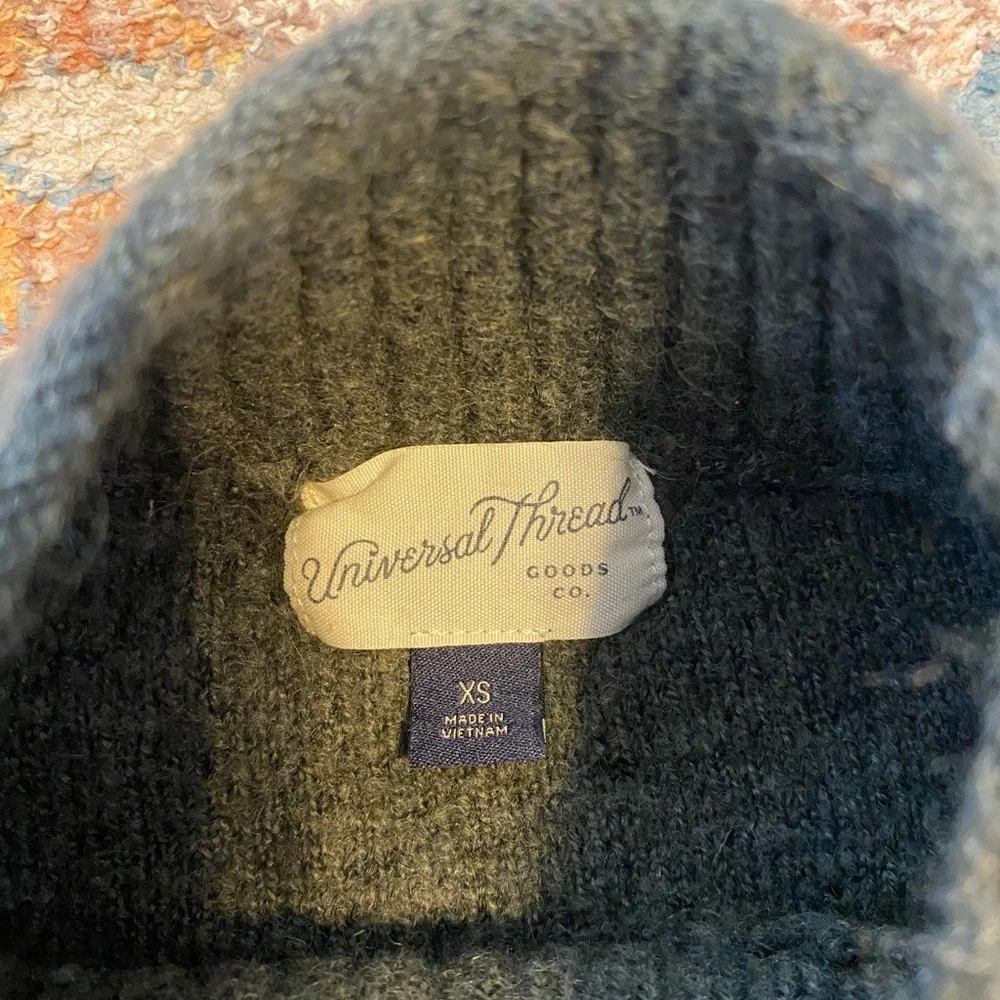 Universal Thread Sweater - Picture 2 of 2